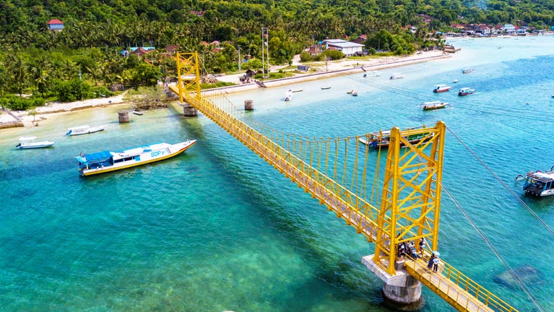 Yellow Bridge, Sandy shores and clear waters at Lembongan Island, Bali