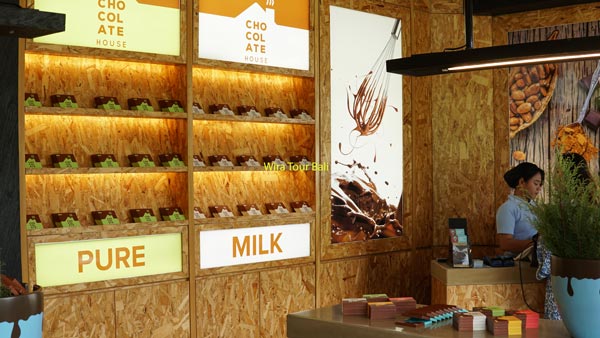Hot Chocolate House Places to Eat in Bedugul