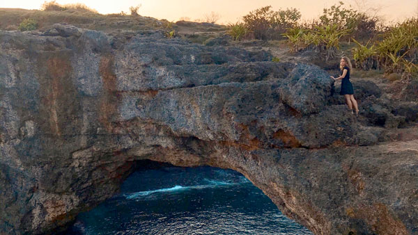 How do I get from Nusa Penida Island to Broken Beach