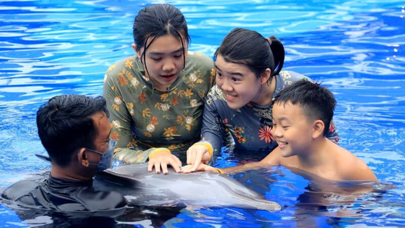 Tour guide explaining marine conservation