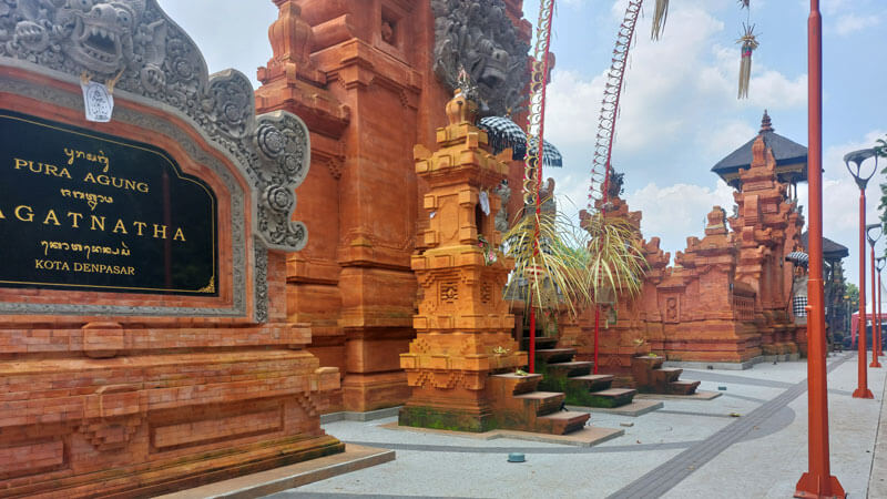 Entrance to Pura Agung Jagatnatha Denpasar near the Bali Museum