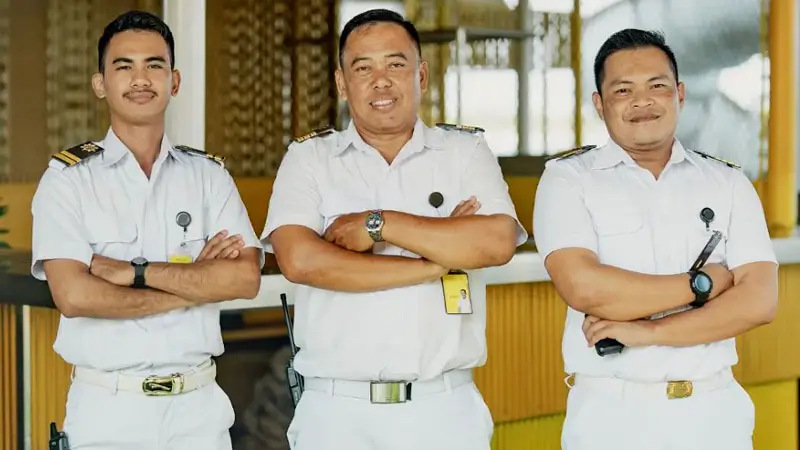 Bounty Cruise Bali's professional crew is ready to take you on your adventure.