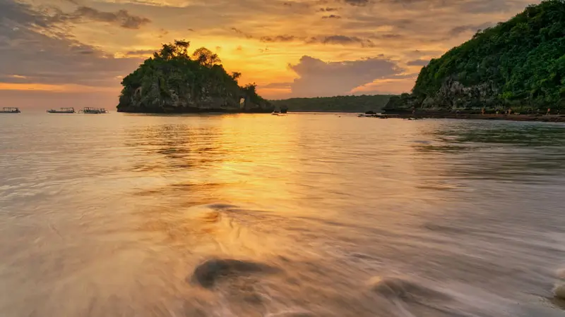 Sunset at Crystal Bay, Nusa Penida