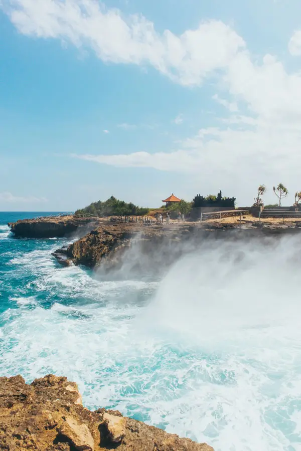 Waves crashing at Devil’s Tear cliffs
