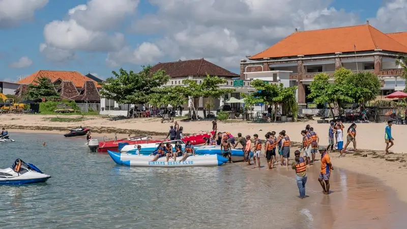 Check-in area and queue on Tanjung Benoa beach