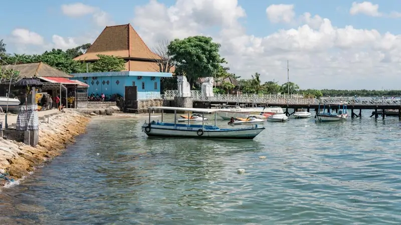 Small boats near a pier, a calm departure point by the sea