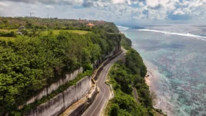 Coastal road above cliffs and ocean in Uluwatu